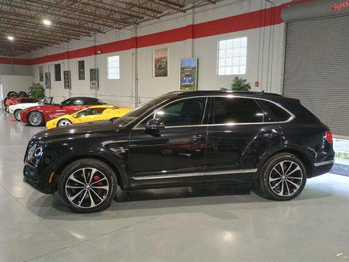 Black 2019 Bentley Bentayga V8