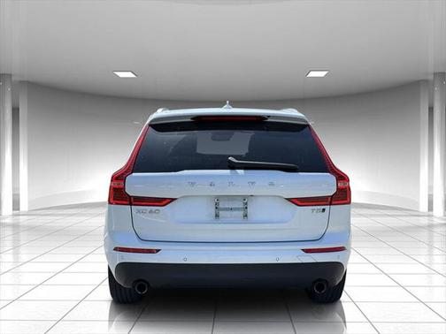 2020 Volvo XC60 T5 Momentum