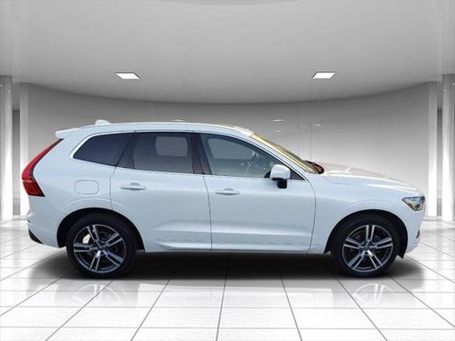 2020 Volvo XC60 T5 Momentum