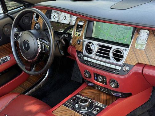 2016 Rolls-Royce Dawn Base