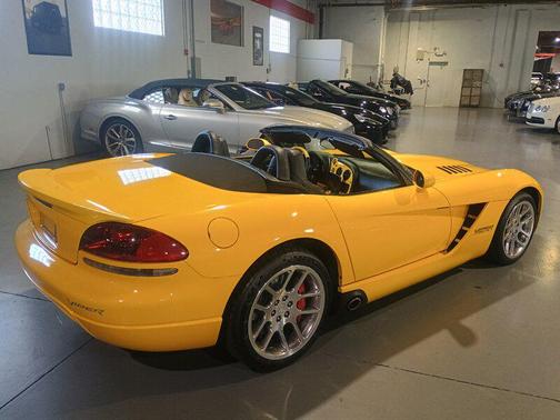 2005 Dodge Viper SRT10