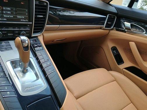 2016 Porsche Panamera 4