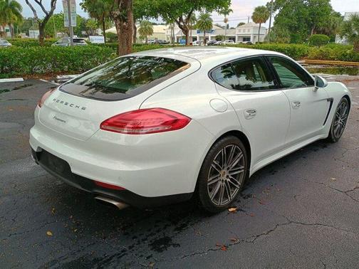 2016 Porsche Panamera 4