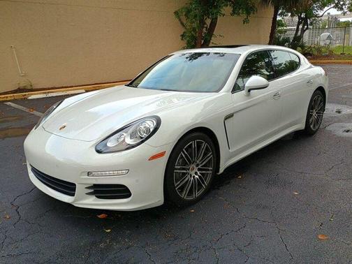 2016 Porsche Panamera 4