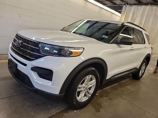 Star White Metallic Tri-Coat 2023 Ford Explorer XLT