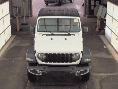 Bright White Clearcoat 2025 Jeep Gladiator Sport S