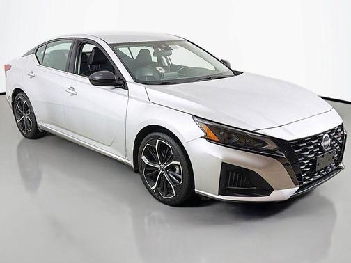 2023 Nissan Altima SR FWD