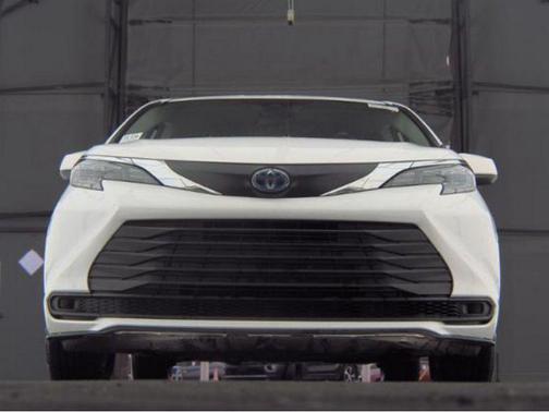 2024 Toyota Sienna LE