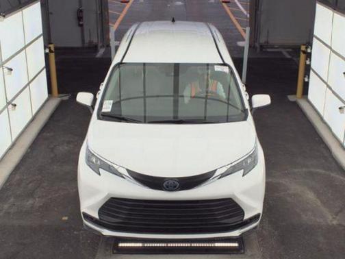 2024 Toyota Sienna LE