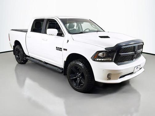 2017 RAM 1500 Night Crew Cab 4x4 5'7' Box