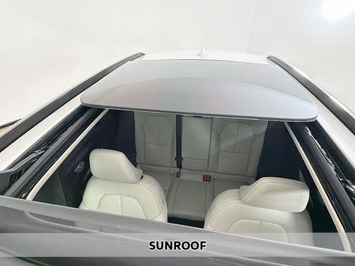 2023 Volvo XC40 B5 Plus Dark Theme