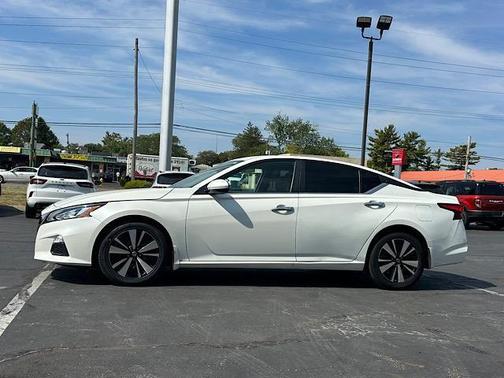 2022 Nissan Altima 2.5 SV
