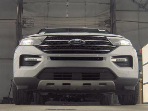 Iconic Silver Metallic 2022 Ford Explorer XLT