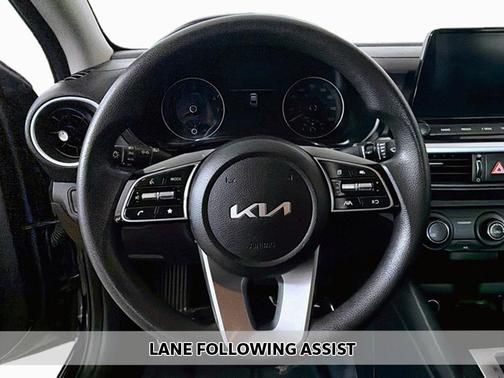Aurora Black Pearl 2024 Kia Forte LXS