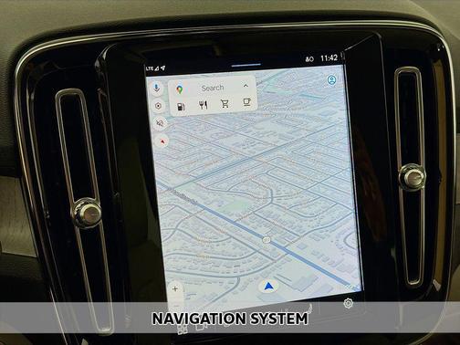 2024 Volvo XC40 B5 Plus Bright Theme