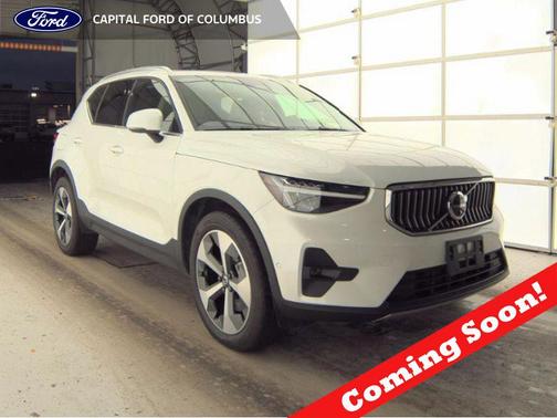 2024 Volvo XC40 B5 Plus Bright Theme