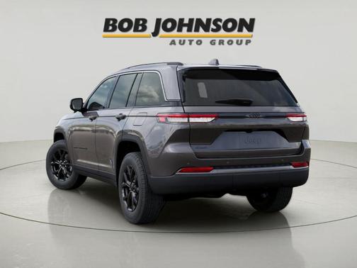 Metallic 2026 Jeep Grand Cherokee Laredo