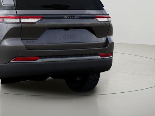 Metallic 2026 Jeep Grand Cherokee Laredo