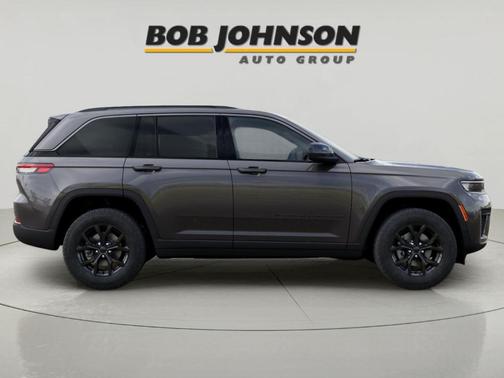 Metallic 2026 Jeep Grand Cherokee Laredo