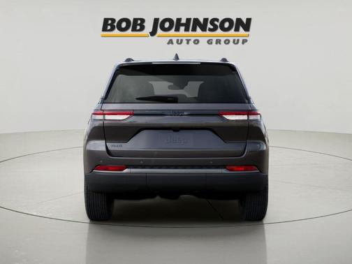 Metallic 2026 Jeep Grand Cherokee Laredo