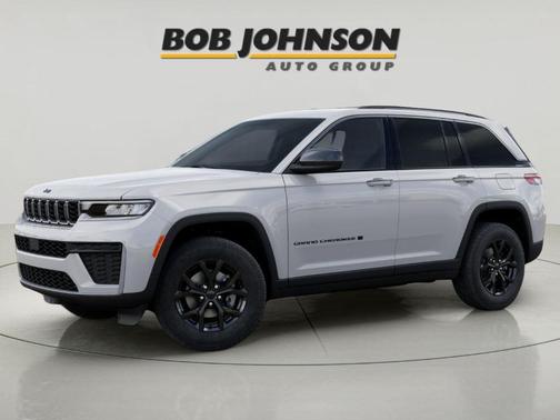 Bright White Clearcoat 2026 Jeep Grand Cherokee Laredo