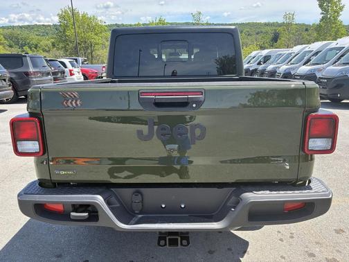 Sarge Green Clearcoat 2023 Jeep Gladiator Sport