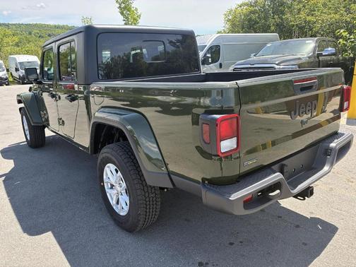Sarge Green Clearcoat 2023 Jeep Gladiator Sport