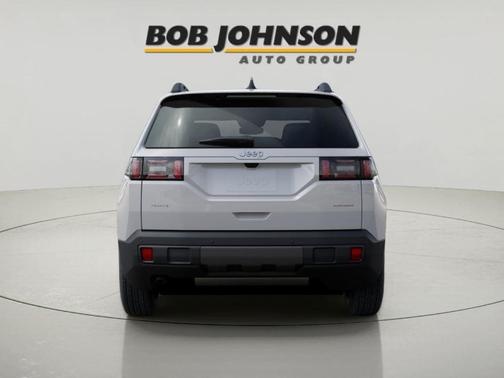 Bright White Clearcoat 2026 Jeep Cherokee Laredo