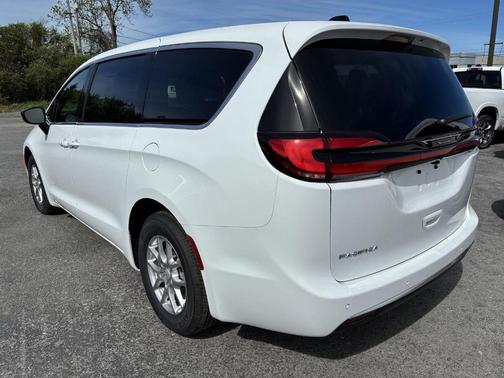 Bright White Clearcoat 2027 Chrysler Pacifica SELECT