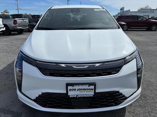 Bright White Clearcoat 2027 Chrysler Pacifica SELECT