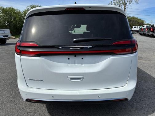 Bright White Clearcoat 2027 Chrysler Pacifica SELECT