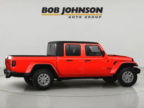 Firecracker Red Clearcoat 2023 Jeep Gladiator Sport