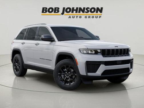 Bright White Clearcoat 2026 Jeep Grand Cherokee Laredo