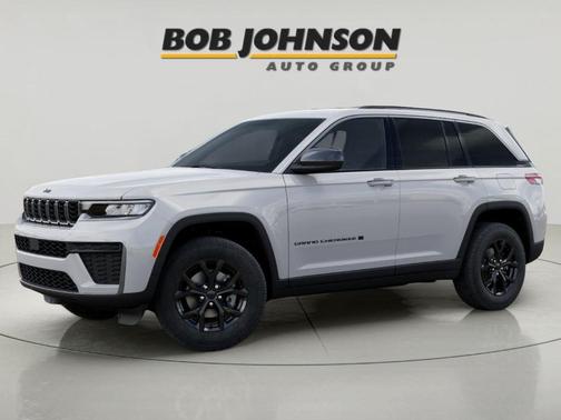 Bright White Clearcoat 2026 Jeep Grand Cherokee Laredo