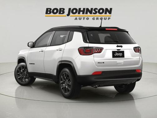 Bright White Clearcoat 2024 Jeep Compass Latitude