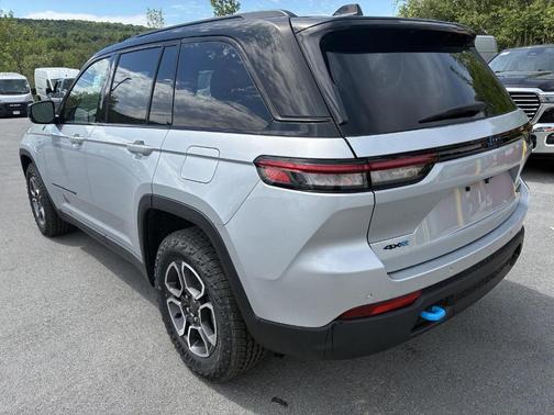 Silver Zynith 2024 Jeep Grand Cherokee 4xe Trailhawk