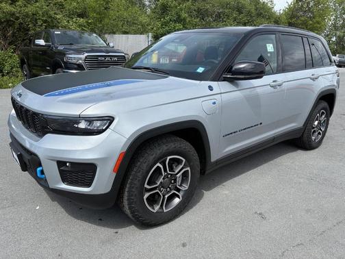 Silver Zynith 2024 Jeep Grand Cherokee 4xe Trailhawk