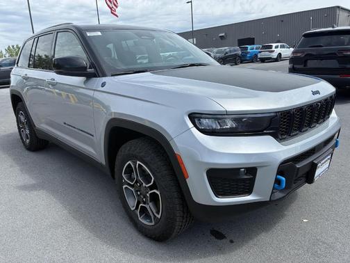 Silver Zynith 2024 Jeep Grand Cherokee 4xe Trailhawk