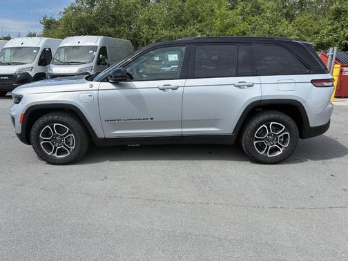 Silver Zynith 2024 Jeep Grand Cherokee 4xe Trailhawk