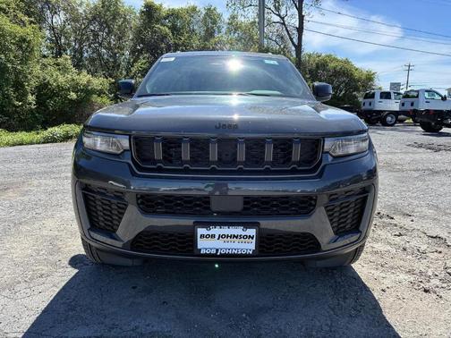 Metallic 2026 Jeep Grand Cherokee L Laredo