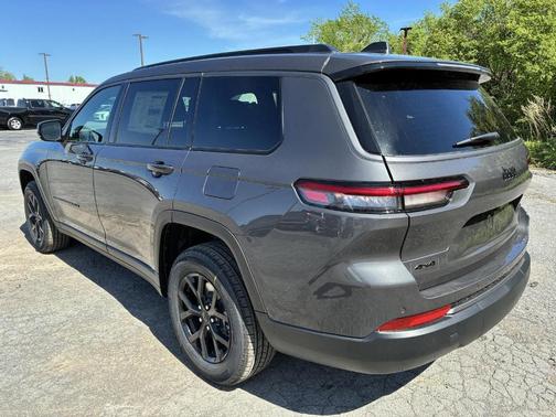 Metallic 2026 Jeep Grand Cherokee L Laredo