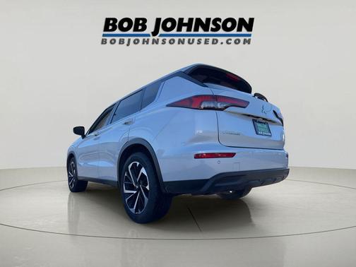 2022 Mitsubishi Outlander ES