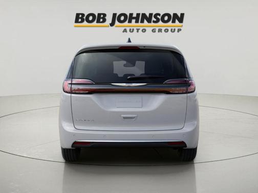 Bright White Clearcoat 2025 Chrysler Pacifica Select