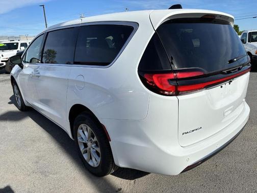 Bright White Clearcoat 2027 Chrysler Pacifica SELECT
