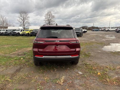 2025 Jeep Grand Cherokee Laredo