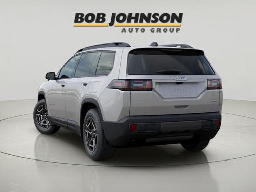 Silver Zynith Clearcoat 2026 Jeep Cherokee Laredo