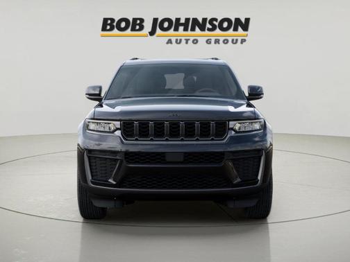 Gloss Black 2027 Jeep Grand Cherokee L Laredo