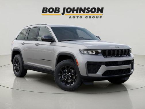 Metallic 2026 Jeep Grand Cherokee Laredo