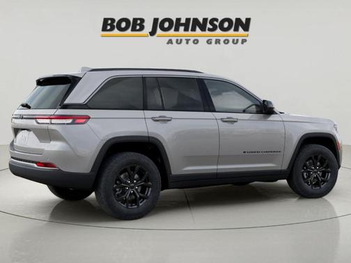 Metallic 2026 Jeep Grand Cherokee Laredo