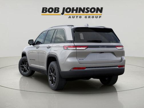 Metallic 2026 Jeep Grand Cherokee Laredo